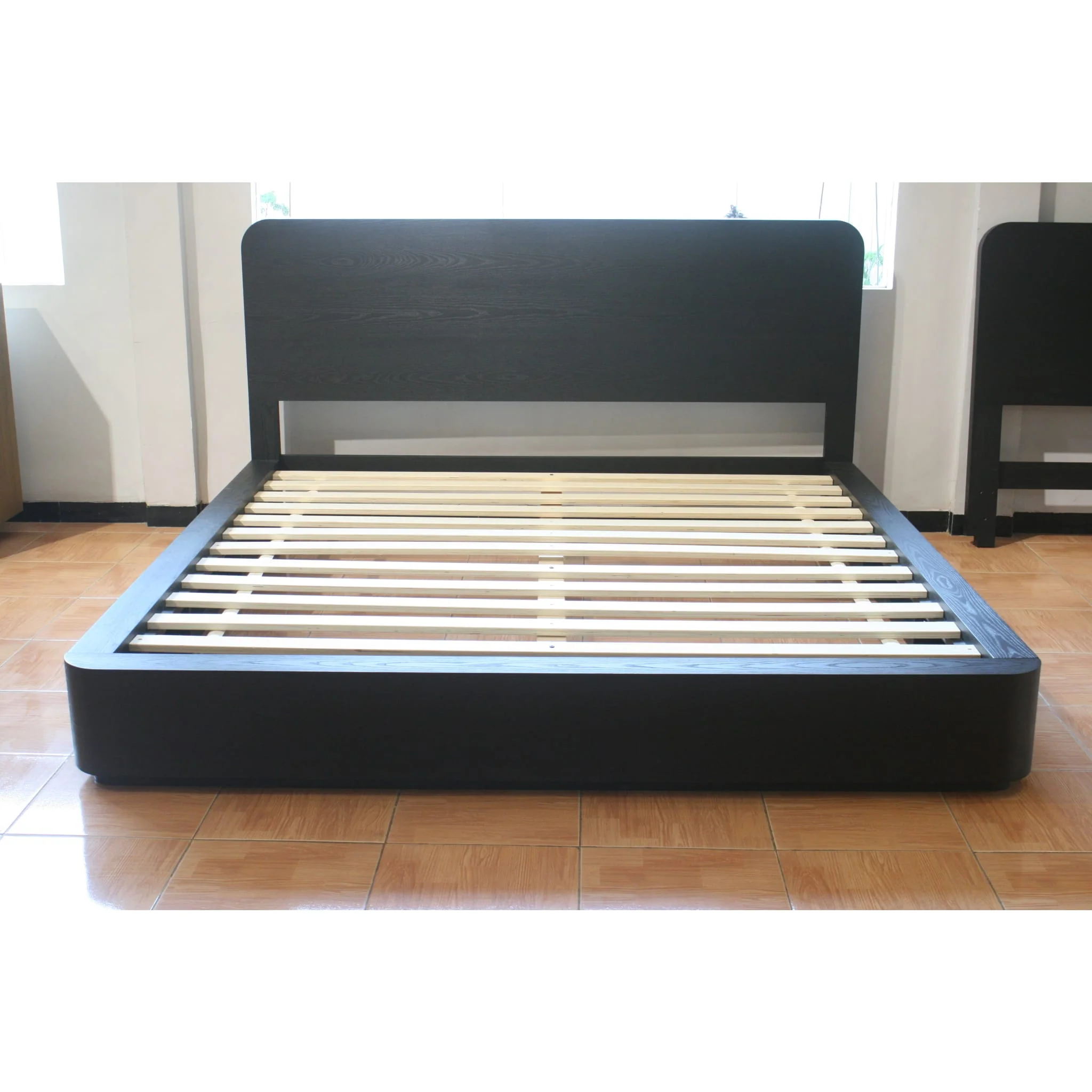 Elora Ash Wood Platform Bed in Jet - Image 3
