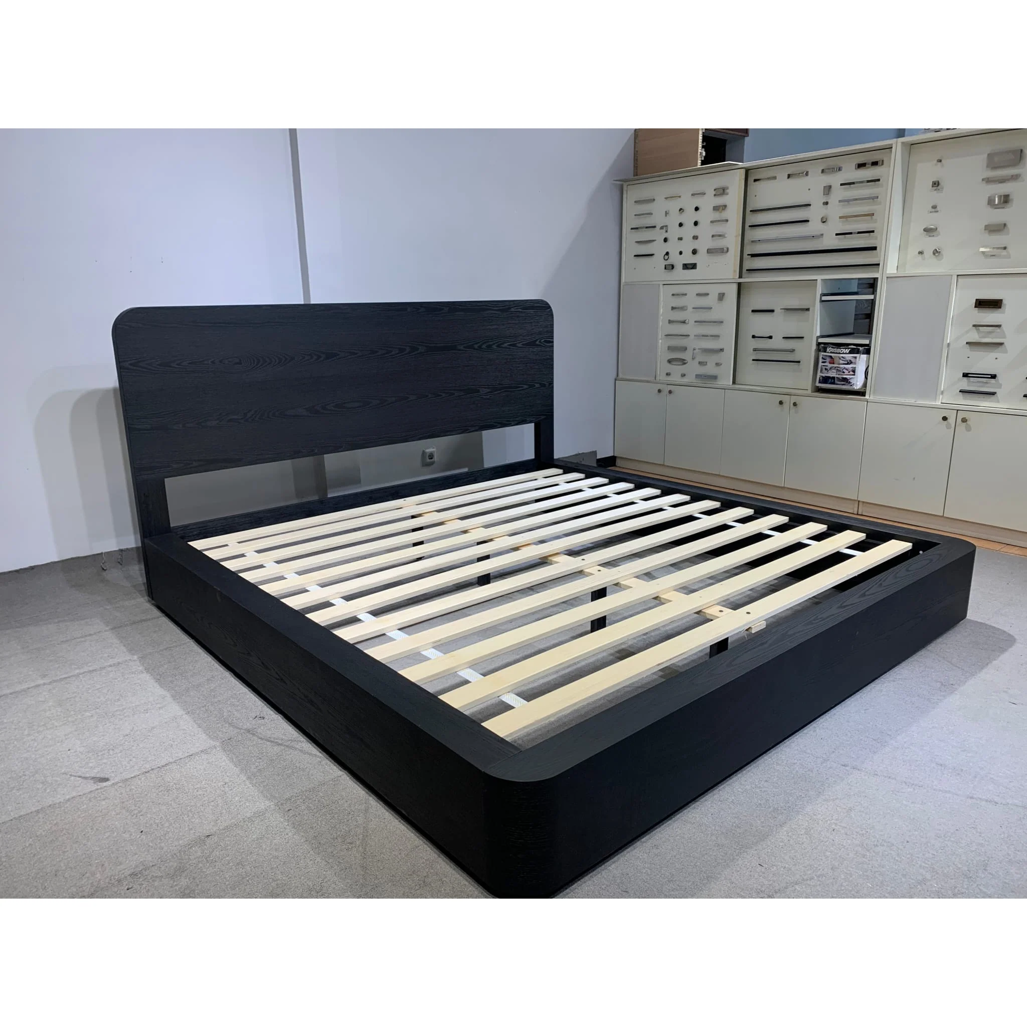 Elora Ash Wood Platform Bed in Jet - Image 4